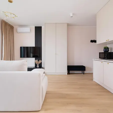 アパート Air-conditioned With Balcony 10 Minutes From Spodek Arena By Renters *
