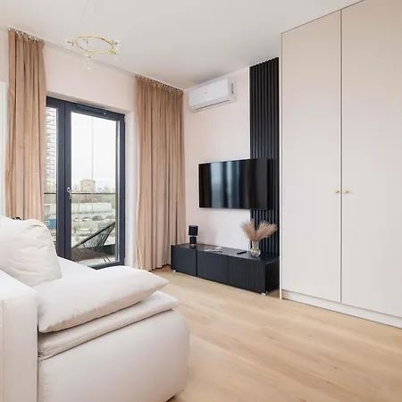 アパート Air-conditioned With Balcony 10 Minutes From Spodek Arena By Renters カトヴィツェ